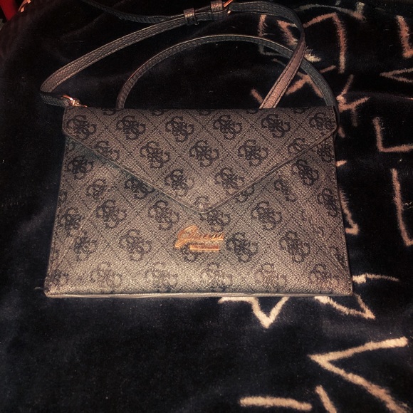 Cross body guess clutch purse/wallet - Picture 1 of 2